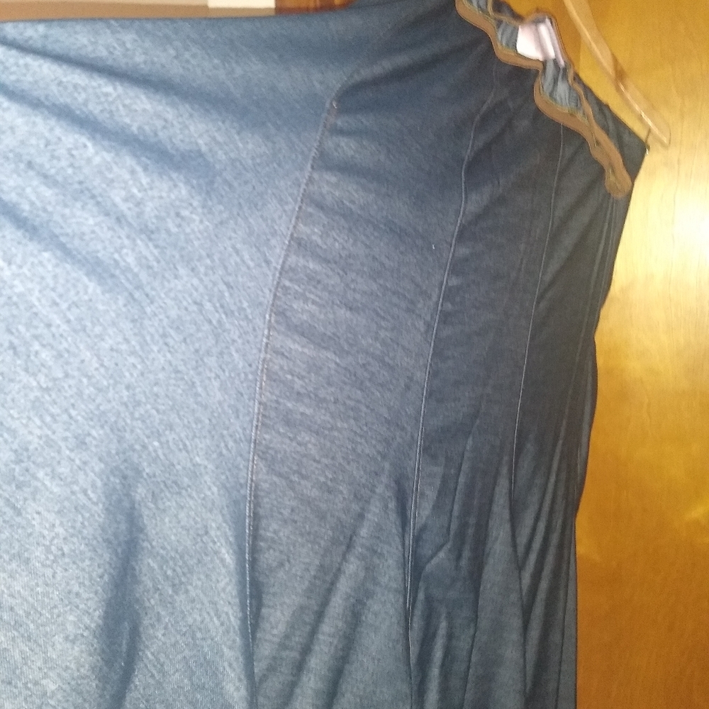 Skirt - Picture 2 of 2